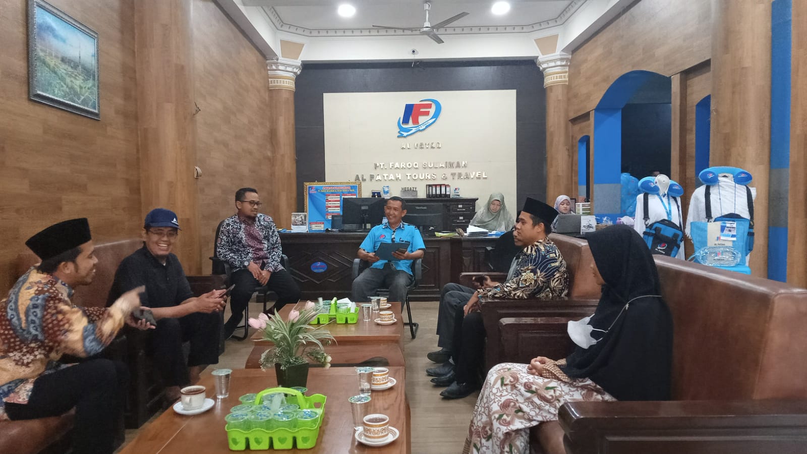 MoU Signing antara STEBI Badri Mashduqi Probolinggo dan PT. Faroq Sulaiman Al-Fatah Tour's and Travel Bondowoso: Meningkatkan Kualitas Layanan Pendidikan dan Wisata Religi