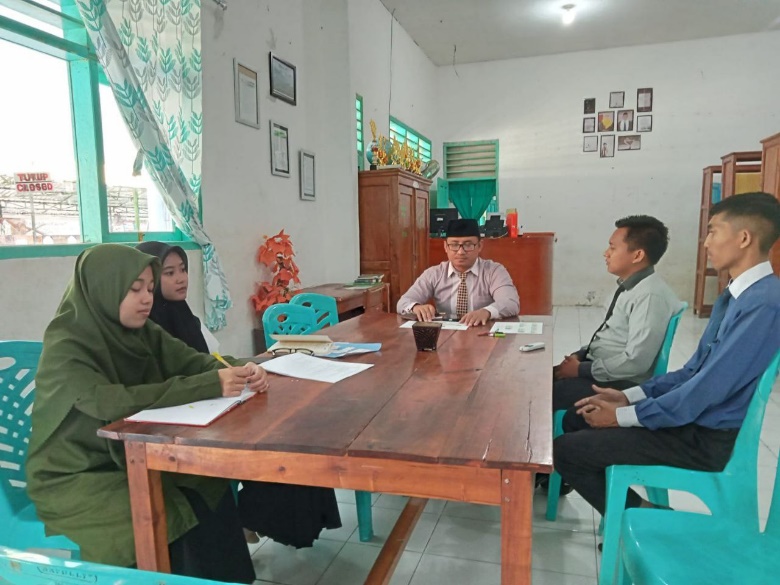 Terobosan Peningkatan Manajemen dan Layanan Berkualitas Perpustakaan STEBI BAMA (Sekolah Tinggi Ekonomi dan Bisnis Islam Badri Mashduqi) Patokan Kraksaan Probolinggo.